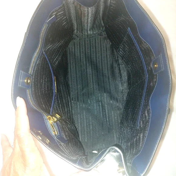 Prada Spazzolato Gardner Tote - Picture 6 of 16